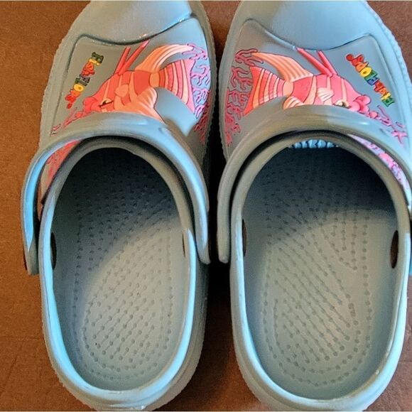 KIDS BLUE CROCS WITH PINK 🐟 🐠 - Picture 16 of 16